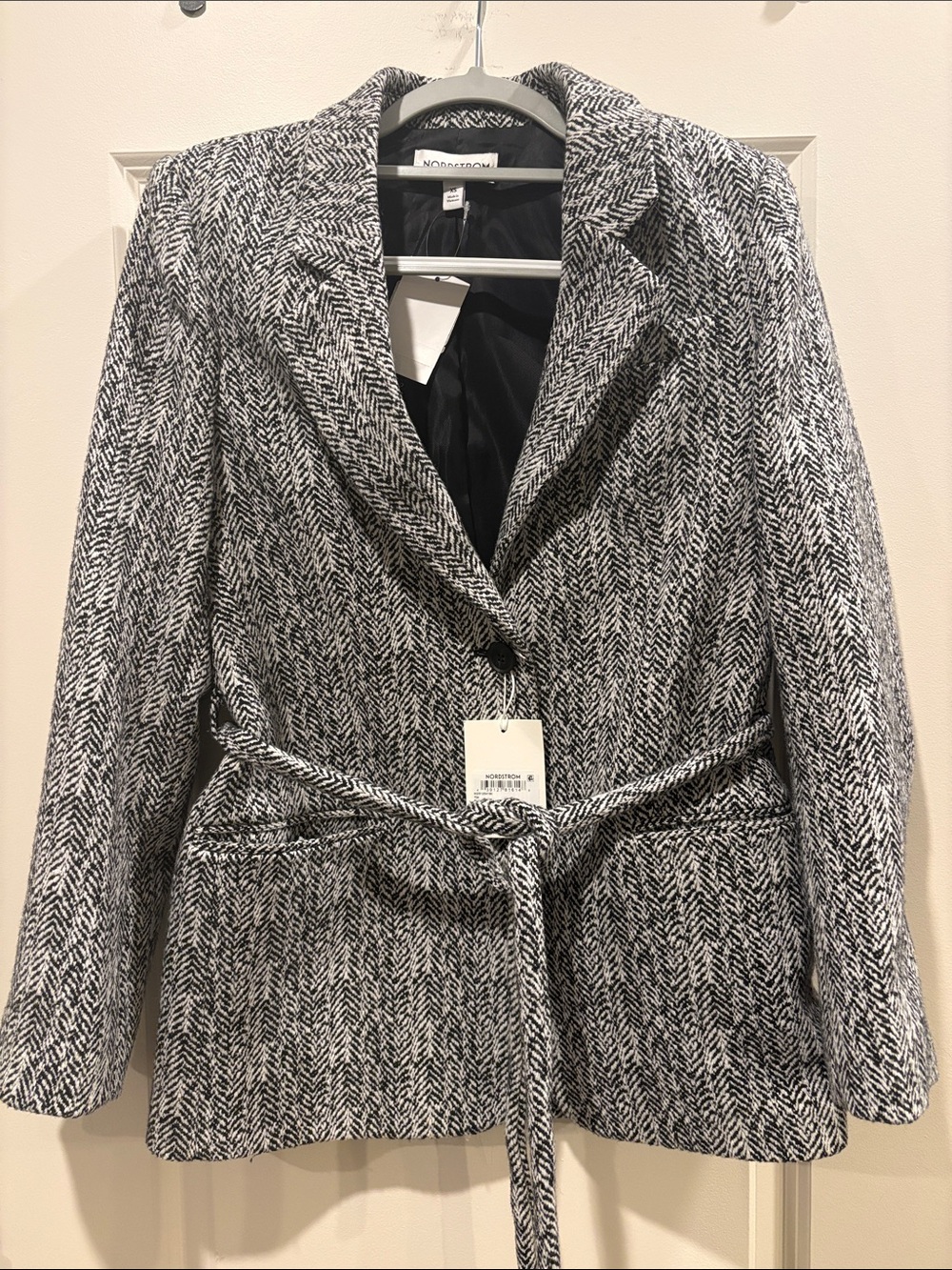 Nordstrom Black & White Herringbone Belted jacket/blazer